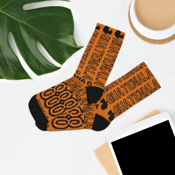 Calcetines inspirados en Guatemala, con un diseño colorido ideales para uso casual o como recuerdo de viaje.