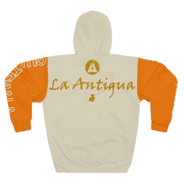 Luce con estilo esta vibrante sudadera con capucha de La Antigua, perfecta para amantes de actividades al aire libre.