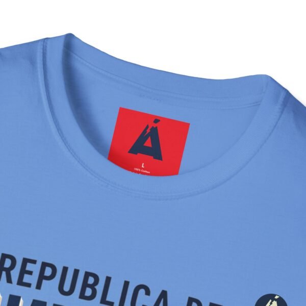 Celebra tu herencia guatemalteca con esta camiseta unisex, perfecta para pasear.