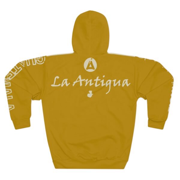 Luce con estilo esta vibrante sudadera con capucha de La Antigua, perfecta para amantes de actividades al aire libre.