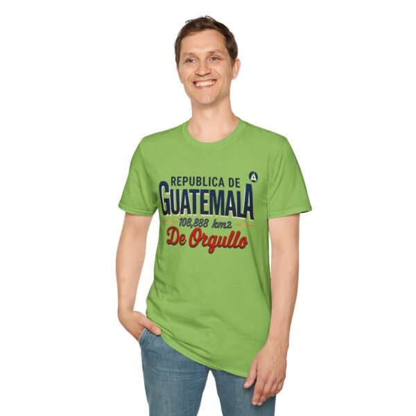 Celebra tu herencia guatemalteca con esta camiseta unisex, perfecta para pasear.