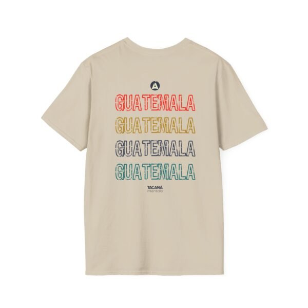 Celebra tu herencia guatemalteca con esta camiseta unisex, perfecta para pasear.