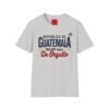 Celebra tu herencia guatemalteca con esta camiseta unisex, perfecta para pasear.