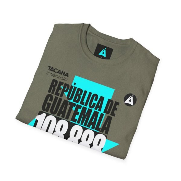 Celebra tu herencia guatemalteca con esta camiseta unisex, perfecta para pasear.