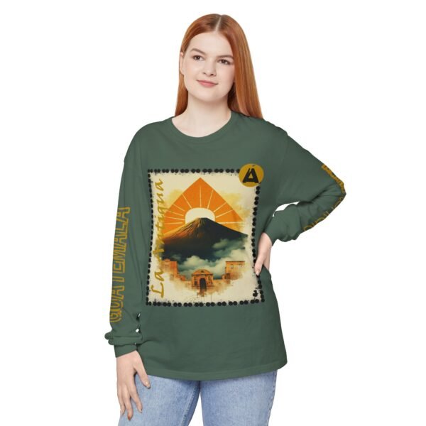 Camisa unisex de Guatemala, una prenda  perfecta para el día a día que complementa cualquier atuendo informal.