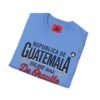 Celebra tu herencia guatemalteca con esta camiseta unisex, perfecta para pasear.