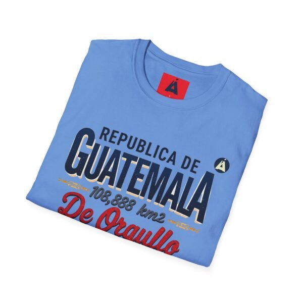 Celebra tu herencia guatemalteca con esta camiseta unisex, perfecta para pasear.