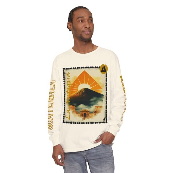 Camisa unisex de Guatemala, una prenda  perfecta para el día a día que complementa cualquier atuendo informal.