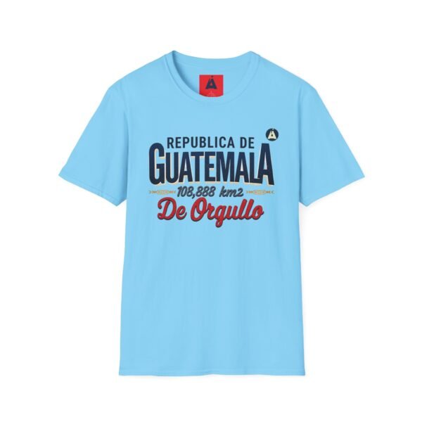 Celebra tu herencia guatemalteca con esta camiseta unisex, perfecta para pasear.