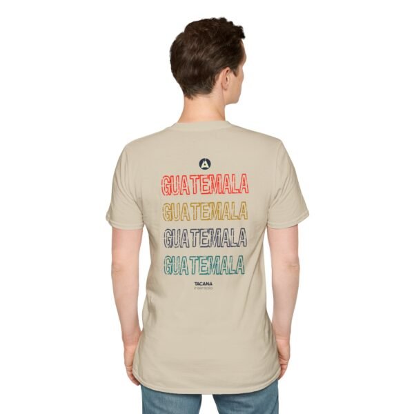 Celebra tu herencia guatemalteca con esta camiseta unisex, perfecta para pasear.