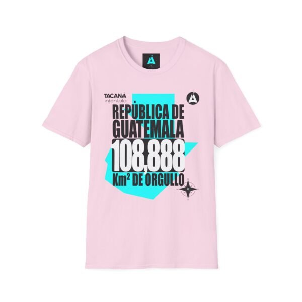 Celebra tu herencia guatemalteca con esta camiseta unisex, perfecta para pasear.