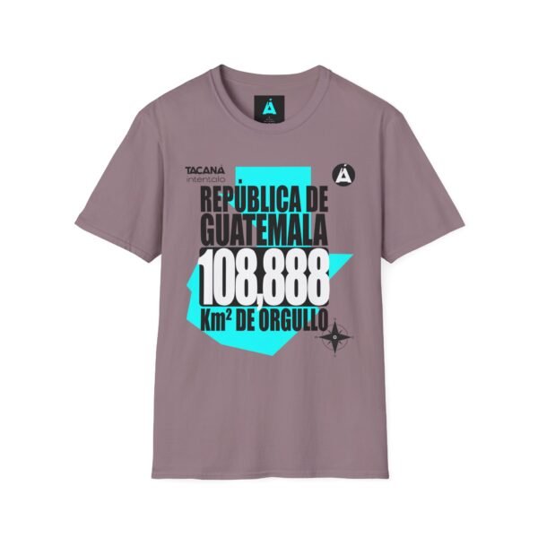 Celebra tu herencia guatemalteca con esta camiseta unisex, perfecta para pasear.