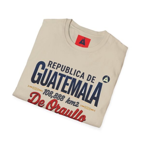 Celebra tu herencia guatemalteca con esta camiseta unisex, perfecta para pasear.