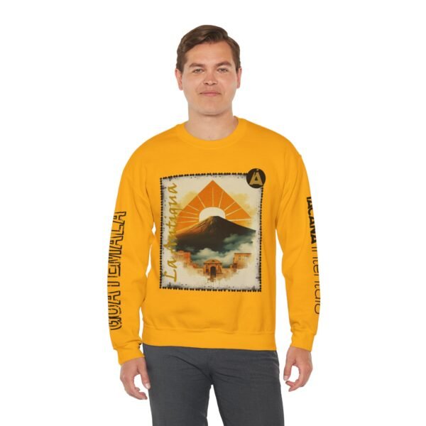Abrigate con esta sudadera unisex inspirada en Guatemala, perfecta para los amantes de la moda viajera vintage.