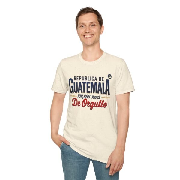 Celebra tu herencia guatemalteca con esta camiseta unisex, perfecta para pasear.