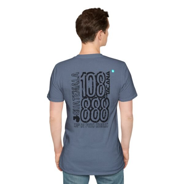 Celebra tu herencia guatemalteca con esta camiseta unisex, perfecta para pasear.