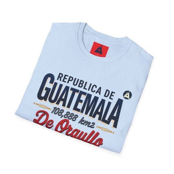 Celebra tu herencia guatemalteca con esta camiseta unisex, perfecta para pasear.