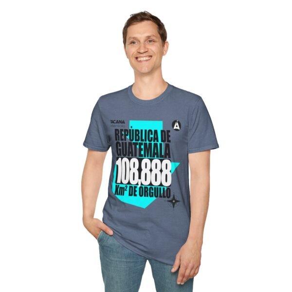 Celebra tu herencia guatemalteca con esta camiseta unisex, perfecta para pasear.
