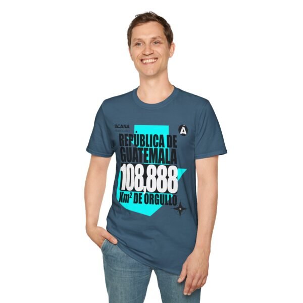 Celebra tu herencia guatemalteca con esta camiseta unisex, perfecta para pasear.