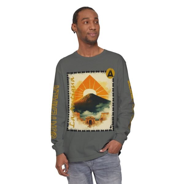 Camisa unisex de Guatemala, una prenda  perfecta para el día a día que complementa cualquier atuendo informal.