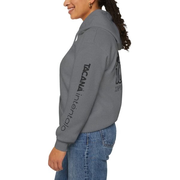 Sudadera unisex vintage de Guatemala con capucha, comoda y radiante con un aire retro y una calidez acogedora.