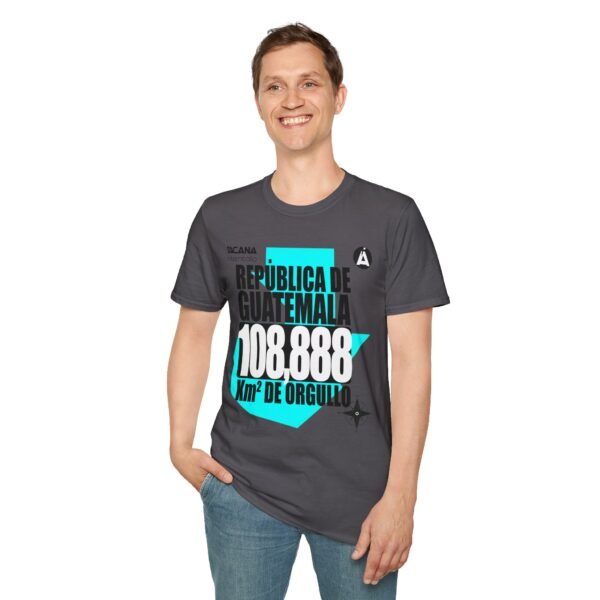 Celebra tu herencia guatemalteca con esta camiseta unisex, perfecta para pasear.
