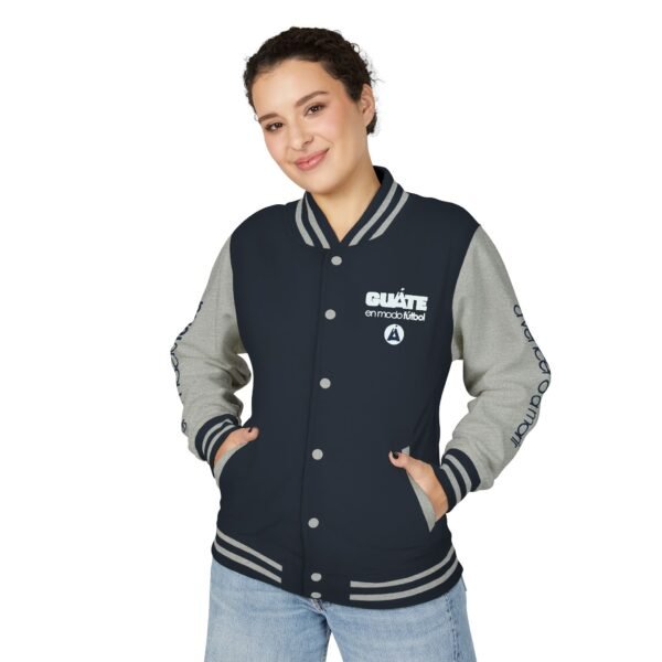 Chaqueta unisex de Guatemala, ideal para usar en eventos deportivos, reuniones escolares o salidas cotidianas.