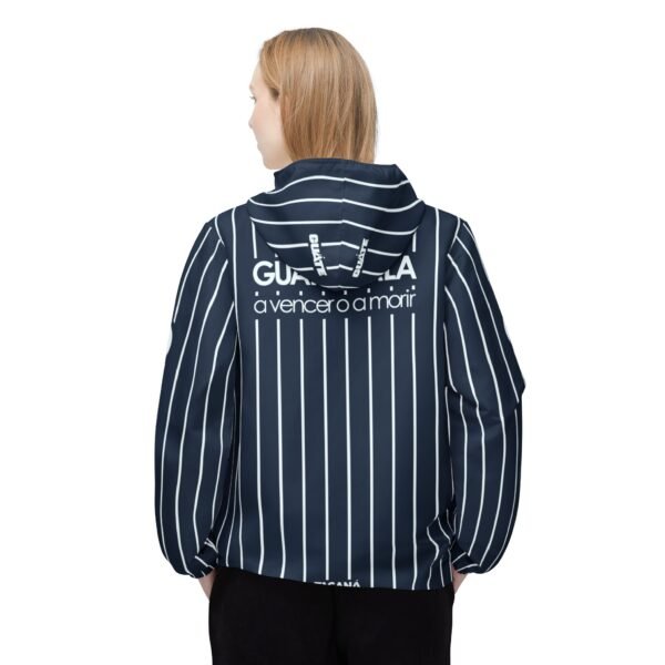 4041826073658011616_2048-1.jpeg Chaqueta unisex cortavientos Guate, un look divertido y moderno, ideal para eventos al aire libre y salidas informales.