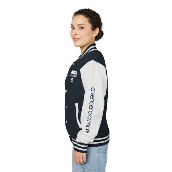 Chaqueta unisex de Guatemala, ideal para usar en eventos deportivos, reuniones escolares o salidas cotidianas.